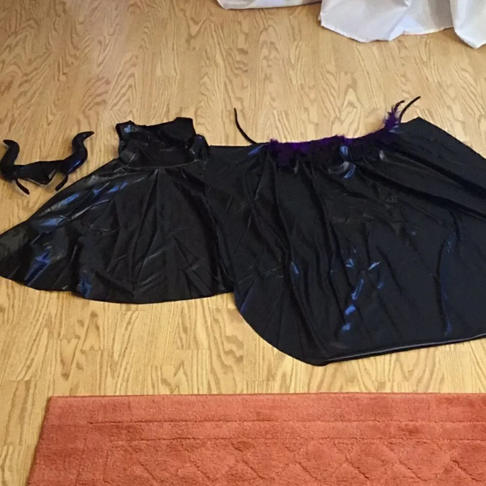 NEW Little girls witches costume for Halloween or play in size small